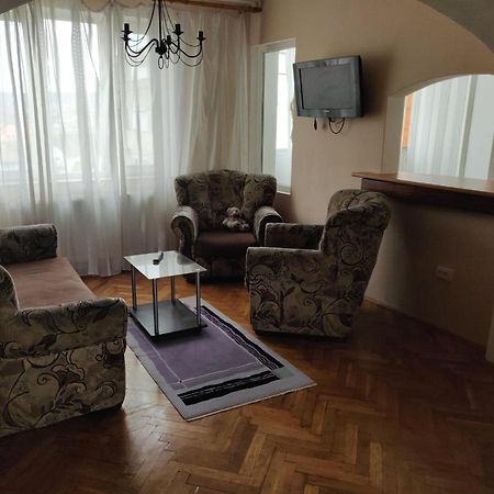 Pelican Proxy Apartment Орадя Экстерьер фото