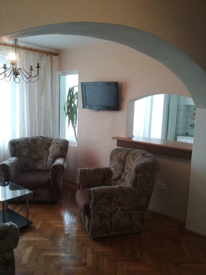 Pelican Proxy Apartment Орадя Экстерьер фото
